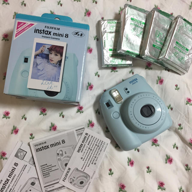 富士フイルム(フジフイルム)のinstax mini8 チェキ ブルー スマホ/家電/カメラのカメラ(フィルムカメラ)の商品写真