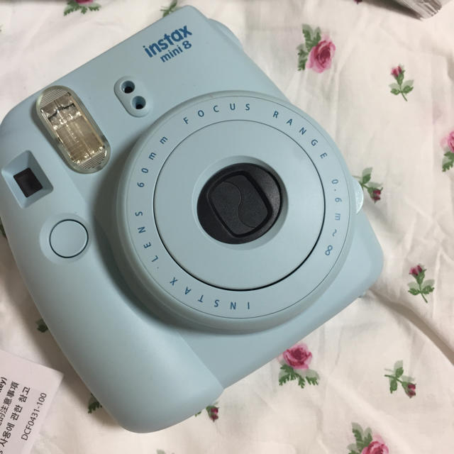 富士フイルム(フジフイルム)のinstax mini8 チェキ ブルー スマホ/家電/カメラのカメラ(フィルムカメラ)の商品写真