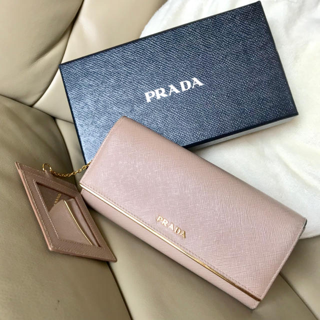 PRADA♡長財布 サフィアーノ ルイヴィトン シャネル プラダ セリーヌファッション小物