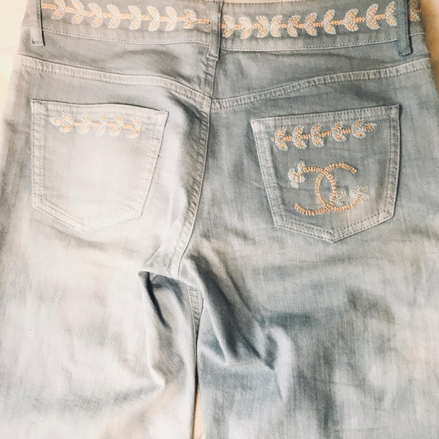 CHANEL シャネル☆超美品 Bigココマーク 刺しゅう デニム パンツ CHANEL シャネル☆超美品 Bigココマーク 刺しゅう デニム パンツ