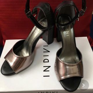 インディヴィ(INDIVI)の定価19000円位✨インディヴィ✨チャンキーヒール✨23(サンダル)