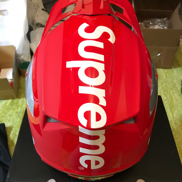 Supreme(シュプリーム)の海外限定 Supreme Fox ヘルメット レッド Lサイズ 自動車/バイクのバイク(ヘルメット/シールド)の商品写真