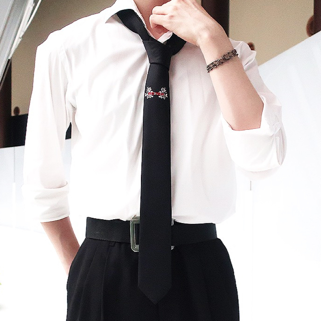DIOR HOMME(ディオールオム)の最終値下げ Dior homme 刺繍 ネクタイ メンズのファッション小物(ネクタイ)の商品写真