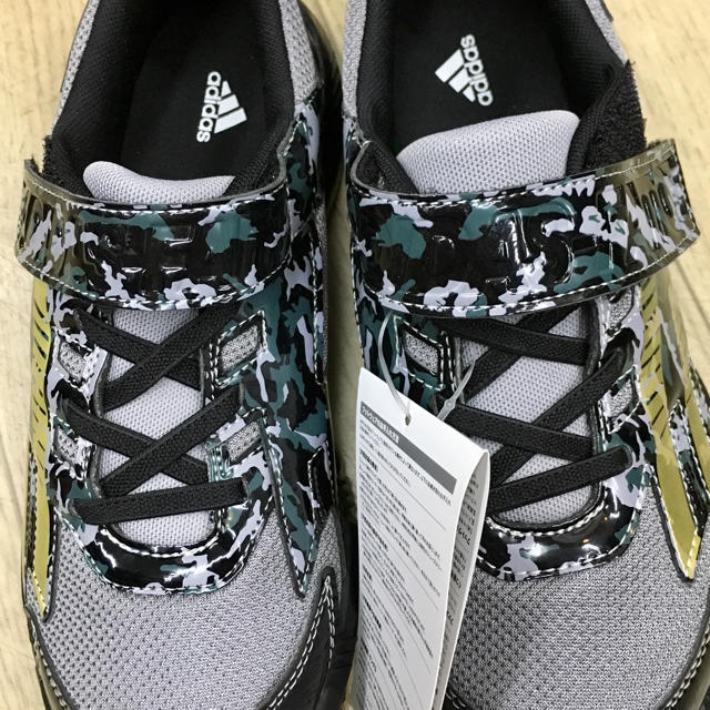 adidas(アディダス)のadidas  キッズスニーカー   17センチ キッズ/ベビー/マタニティのキッズ靴/シューズ(15cm~)(スニーカー)の商品写真