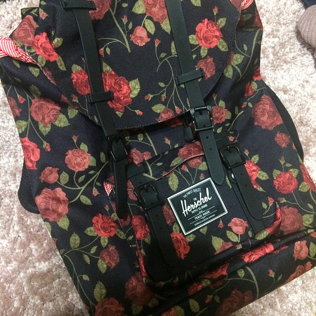 HERSCHEL(ハーシェル)のROSE BUD ローズ柄 バックパック レディースのバッグ(リュック/バックパック)の商品写真