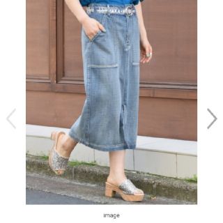 ダブルクローゼット(w closet)のﾃﾞﾆﾑﾅﾛｰスカート(ひざ丈スカート)