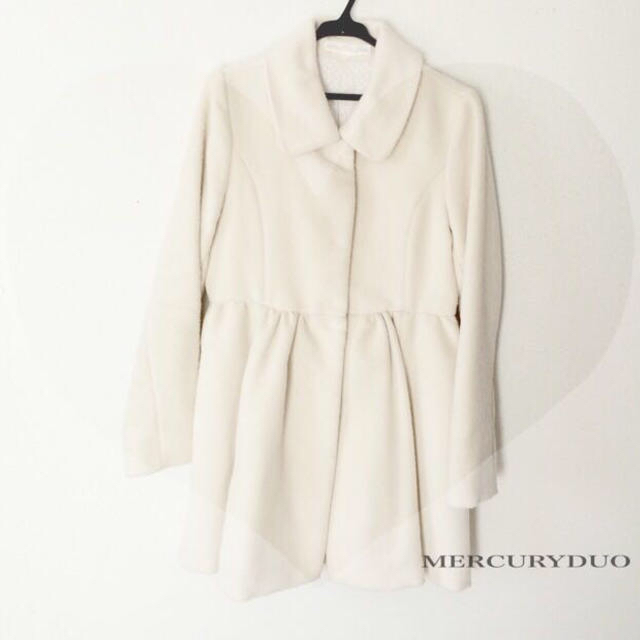 MERCURYDUO(マーキュリーデュオ)のシャギーペプラムコート レディースのジャケット/アウター(ロングコート)の商品写真