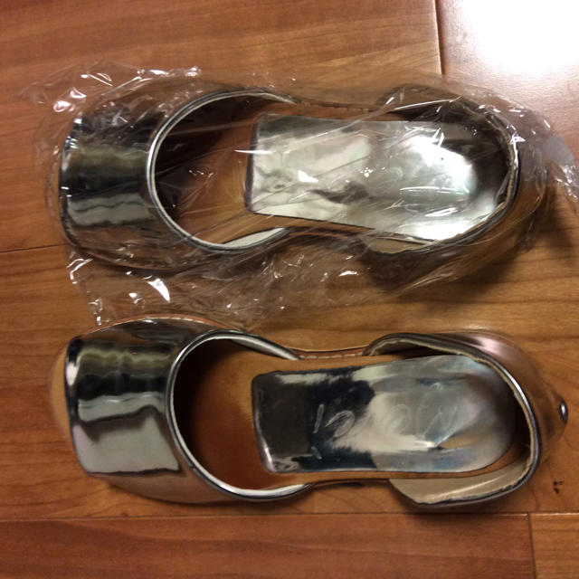 シルバー  フラットシューズ  23㎝ レディースの靴/シューズ(ハイヒール/パンプス)の商品写真