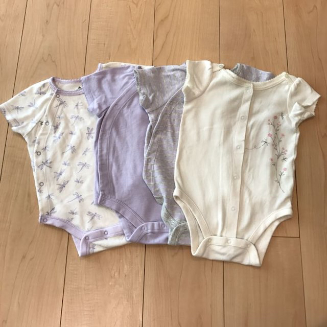 GAP(ギャップ)のgap前開き半袖ボディ4枚セット キッズ/ベビー/マタニティのベビー服(~85cm)(パジャマ)の商品写真