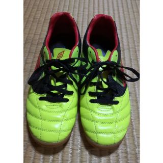 アンブロ(UMBRO)のUmbro フットサルシューズ☆23·5cm(シューズ)