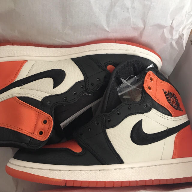 air jordan 1 SATEN shattered backboardスニーカー