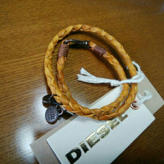 DIESEL(ディーゼル)の新品 DIESEL 本革 レザー 二重 ブレスレット キャメル イエロー レディースのアクセサリー(ブレスレット/バングル)の商品写真