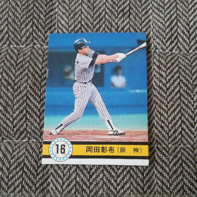 阪神タイガース(ハンシンタイガース)の岡田彰布　カード　ステッカー スポーツ/アウトドアの野球(記念品/関連グッズ)の商品写真