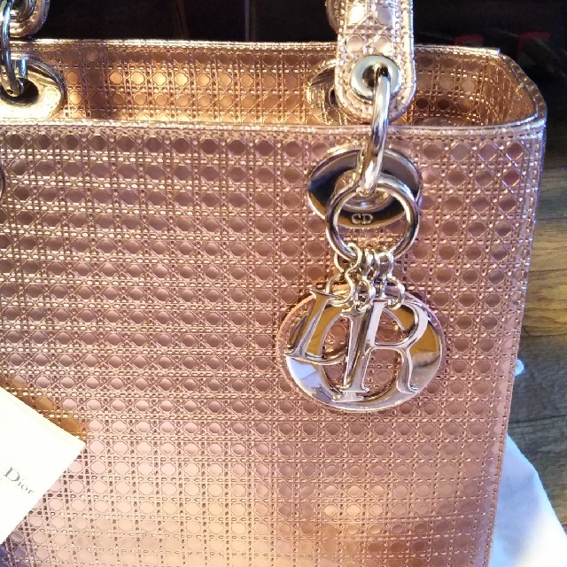 Christian Dior(クリスチャンディオール)の超美品　レディディオール　バッグ　マイクロカナージュ　メタリックカラー レディースのバッグ(ショルダーバッグ)の商品写真