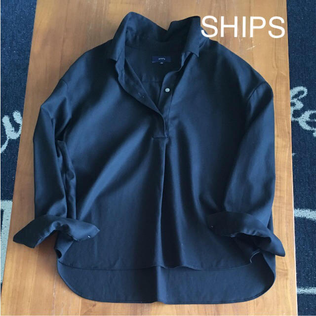 SHIPS(シップス)のships スキッパーシャツ 黒 レディースのトップス(シャツ/ブラウス(長袖/七分))の商品写真