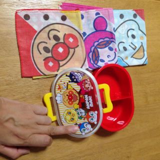 アンパンマン(アンパンマン)の全部セットです❤︎お弁当箱❤︎ナフキン3枚❤︎ハンカチにも(弁当用品)