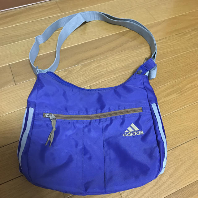 adidas(アディダス)の値下げしました。adidasサコッシュバッグ、男女兼用 メンズのバッグ(ショルダーバッグ)の商品写真