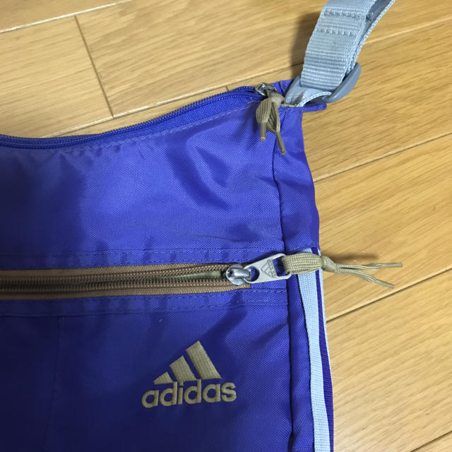 adidas(アディダス)の値下げしました。adidasサコッシュバッグ、男女兼用 メンズのバッグ(ショルダーバッグ)の商品写真