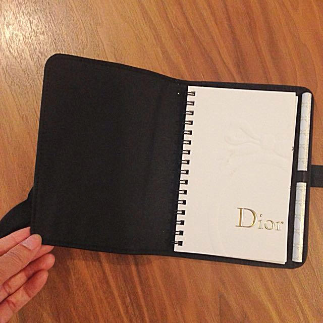 Christian Dior(クリスチャンディオール)のDior メモ帳 インテリア/住まい/日用品の文房具(その他)の商品写真