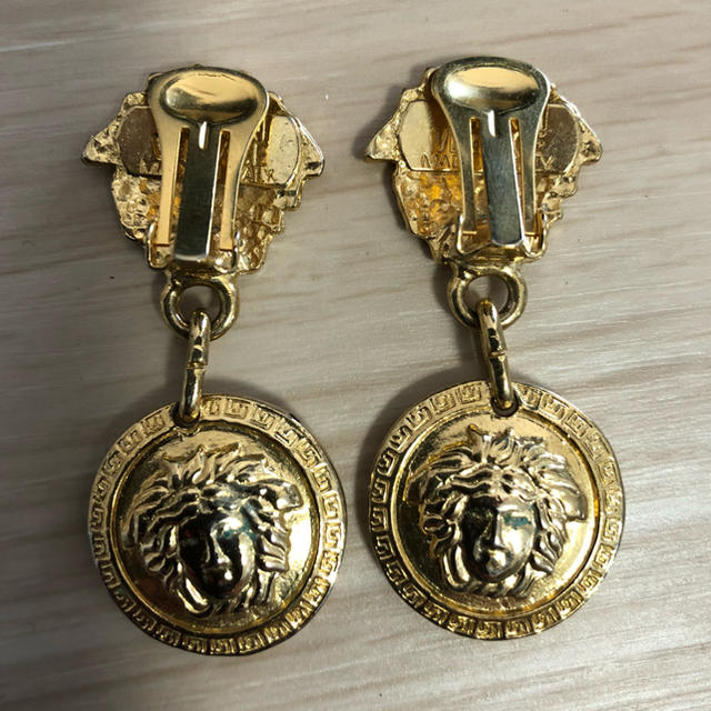 美品✨ヴェルサーチ イヤリング メデューサ ゴールド スイング-