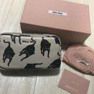 ミュウミュウ(miumiu)のミュウミュウ 猫柄 ポーチ(ポーチ)