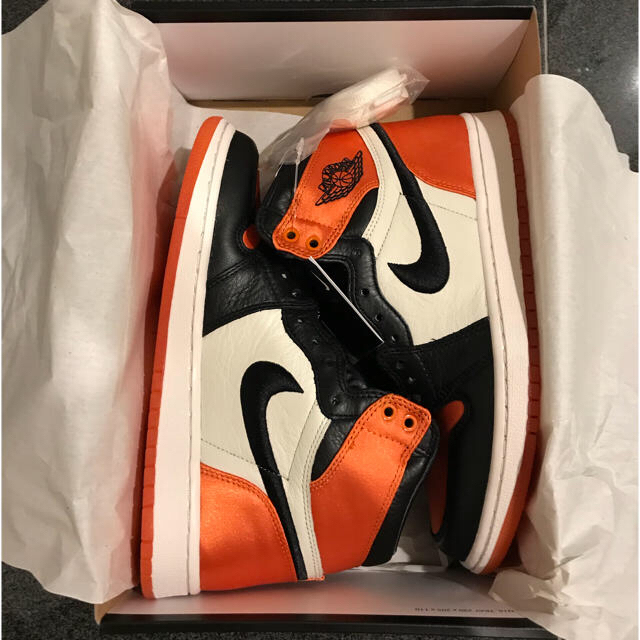 NIKE(ナイキ)の24㎝ 新品 AIR JORDAN 1 RETRO HIGH OG  SATIN レディースの靴/シューズ(スニーカー)の商品写真