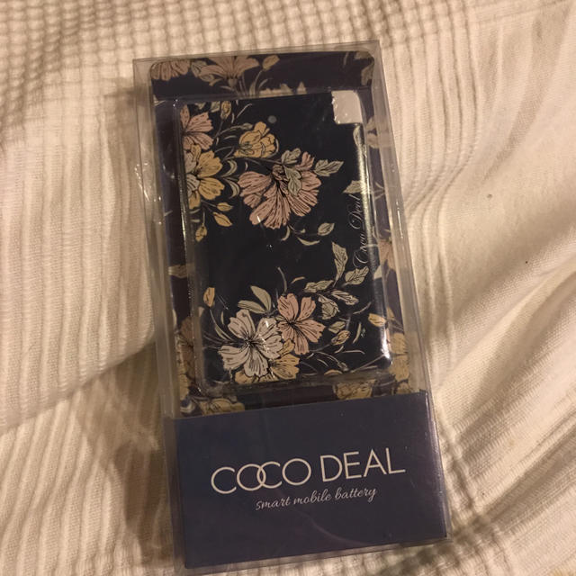 COCO DEAL(ココディール)のCOCO DEALモバイルバッテリー スマホ/家電/カメラのスマートフォン/携帯電話(バッテリー/充電器)の商品写真