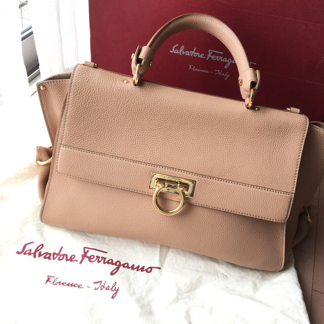 Ferragamo - フェラガモ ソフィア ベージュの通販 by かずたろう's ...