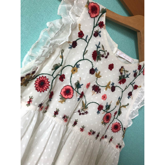 ZARA(ザラ)のZARA  刺繍トップス L相当 レディースのトップス(シャツ/ブラウス(半袖/袖なし))の商品写真