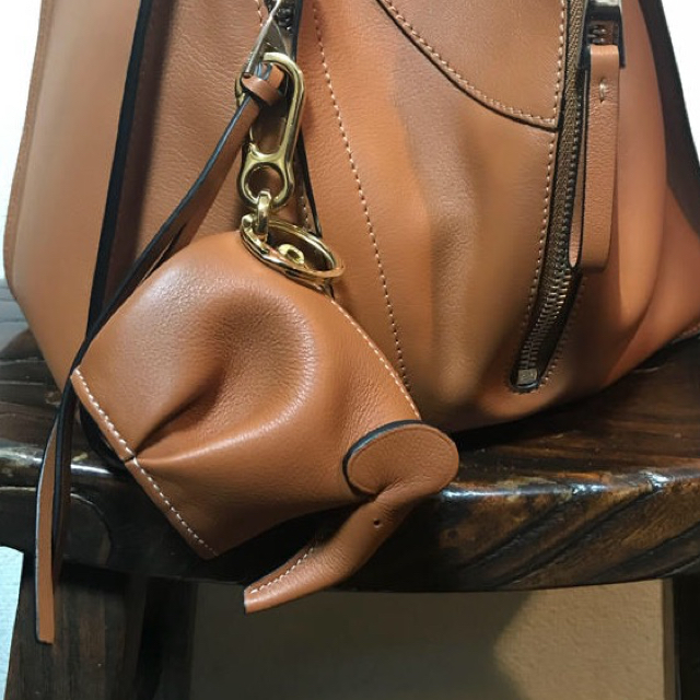 LOEWE - 月さま専用 LOEWE ロエベ エレファントチャーム の通販 by