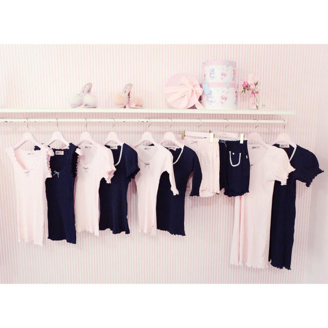 Katie - UNDER PRETTIES puff tee NAVYの通販 by ngmgng|ケイティー