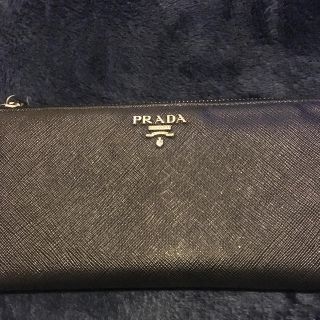 希少デザイン✨】PRADA 折り財布 スタッズ ドクロ 薔薇 シルバーロゴ