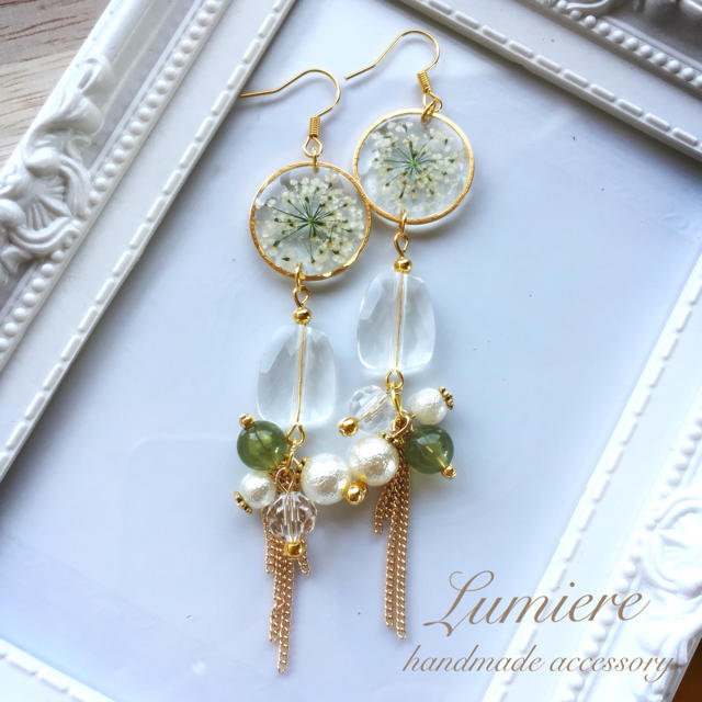 レースフラワーのレジンピアス/イヤリングの通販 by Lumiere |ラクマ