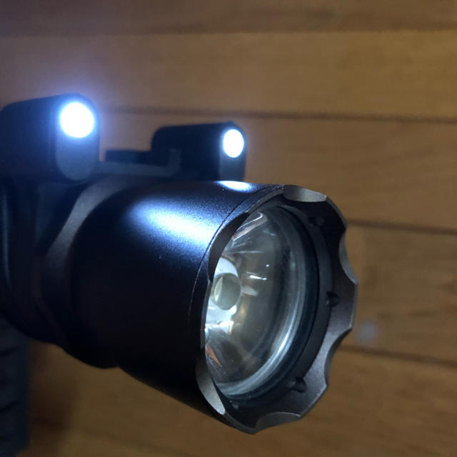 美品 SUREFIRE M910Aタイプ LEDフラッシュライト レプリカ エンタメ/ホビーのミリタリー(カスタムパーツ)の商品写真