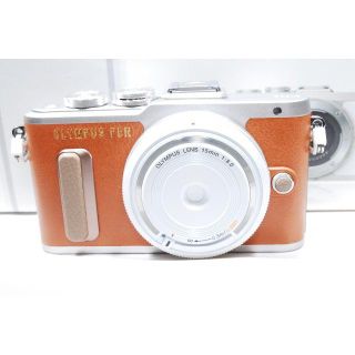 オリンパス(OLYMPUS)の❤️新品未使用品❤️OLYMPUS PEN E-PL8 大人気のオレンジ♫(ミラーレス一眼)