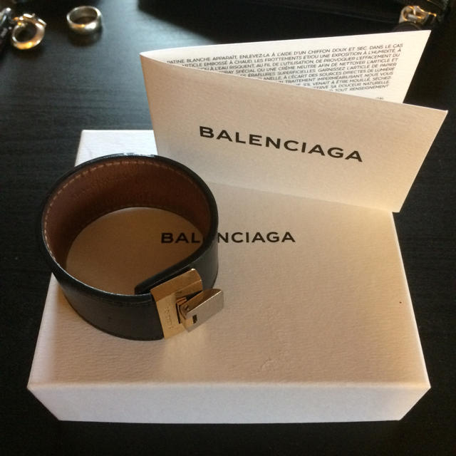 Balenciaga(バレンシアガ)のbalenciaga レザーバングル メンズのアクセサリー(ブレスレット)の商品写真