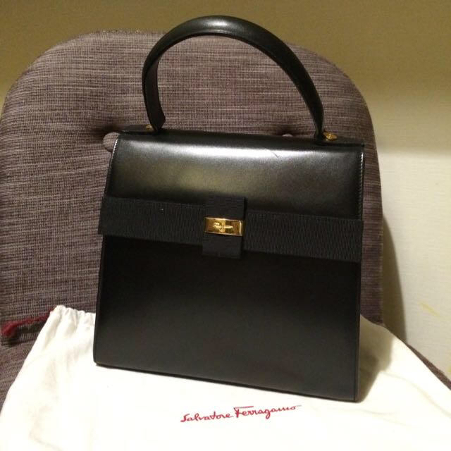 Ferragamo(フェラガモ)のフェラガモ☺︎黒ハンドバッグ レディースのバッグ(ハンドバッグ)の商品写真