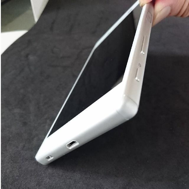 au Xperia Z5 SOV32 ホワイト 外装リニューアル美品 SIM解除 3