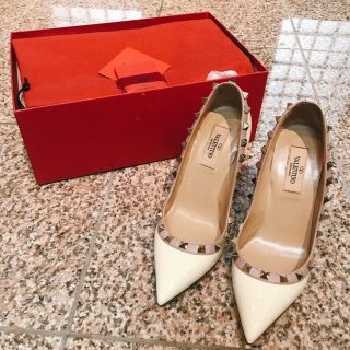 ヴァレンティノ(VALENTINO)のVALENTINO パンプス スタッズ サンダル(ハイヒール/パンプス)