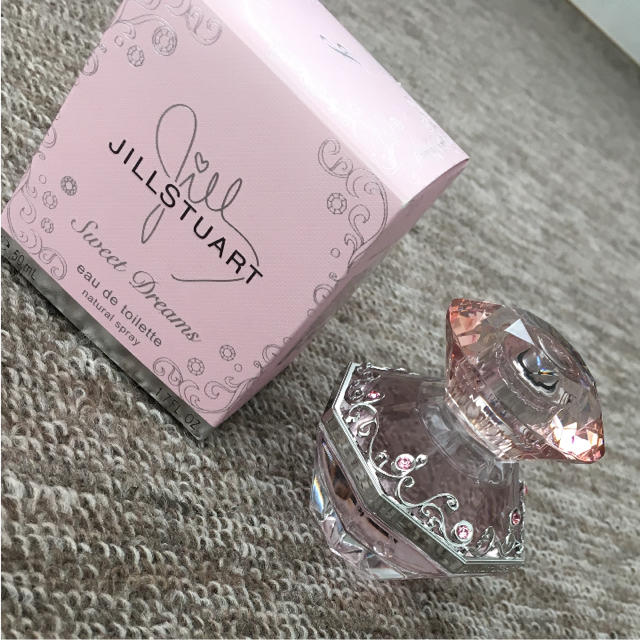 JILL by JILLSTUART(ジルバイジルスチュアート)のジルスチュアート♡スウィート ドリームス 50ml コスメ/美容の香水(香水(女性用))の商品写真