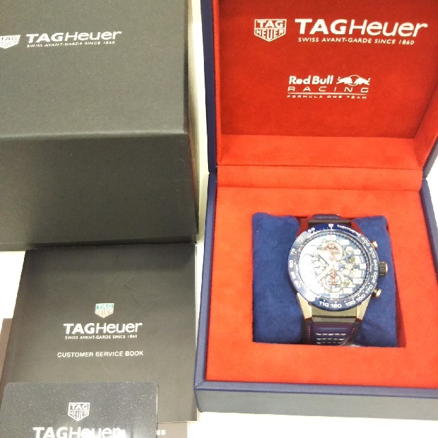 TAG Heuer(タグホイヤー)のTAG Heuer　タグ・ホイヤー　レッドブルレーシングスペシャルエディション メンズの時計(腕時計(アナログ))の商品写真