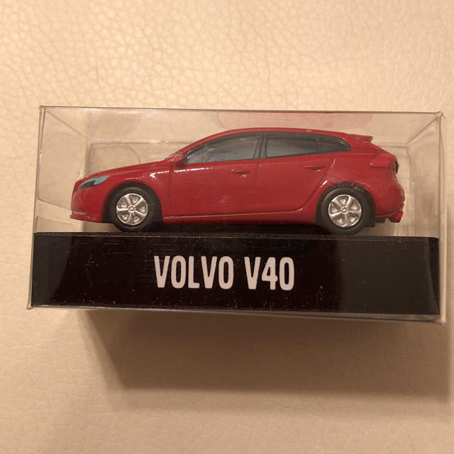 Volvo(ボルボ)のボルボV40ミニカー 非売品 エンタメ/ホビーのおもちゃ/ぬいぐるみ(ミニカー)の商品写真