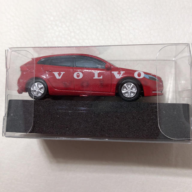 Volvo(ボルボ)のボルボV40ミニカー 非売品 エンタメ/ホビーのおもちゃ/ぬいぐるみ(ミニカー)の商品写真