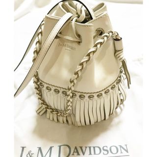 ジェイアンドエムデヴィッドソン(J&M DAVIDSON)のJ&M davidson カーニバル JM ドゥロワー別注 スタッズ 白 (ハンドバッグ)