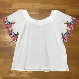 チチカカ(titicaca)の【まりん様専用】チチカカTITICACA☆ホワイトトップス×花柄☆フリーサイズ(Tシャツ(半袖/袖なし))