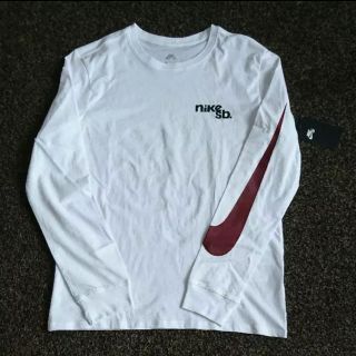 ナイキ(NIKE)のNike SB ロンT Tシャツ ホワイト レッド アノラックのインナーにも！(Tシャツ/カットソー(七分/長袖))