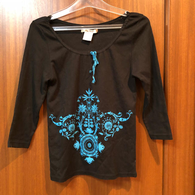 Free People(フリーピープル)の新品  黒にトルコブルーのポタニカル柄Tシャツ＊＊ レディースのトップス(Tシャツ(長袖/七分))の商品写真