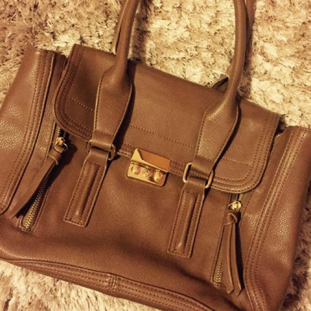 A4サイズ♡ショルダーバッグ茶色 レディースのバッグ(ショルダーバッグ)の商品写真