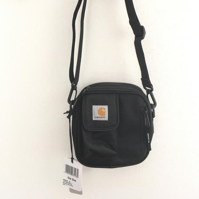 carhartt(カーハート)のCarhartt Essentials Bag Black  メンズのバッグ(ショルダーバッグ)の商品写真