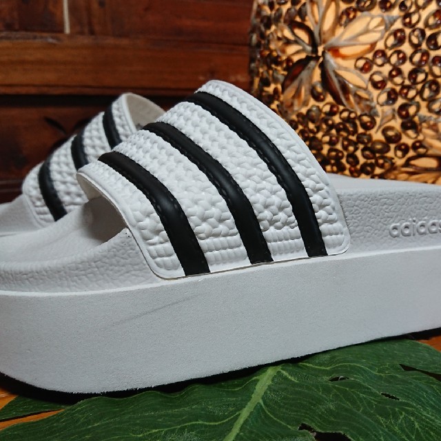 adidas - adidasアディレッタ厚底サンダルの通販 by 虎児ママ's adidas - adidasアディレッタ厚底サンダルの通販 by 虎児ママ's